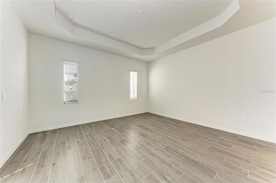Spacious, unfurnished interior of a new home in Wellen Park Golf & Country Club: Executive Homes, Venice (Image 27).