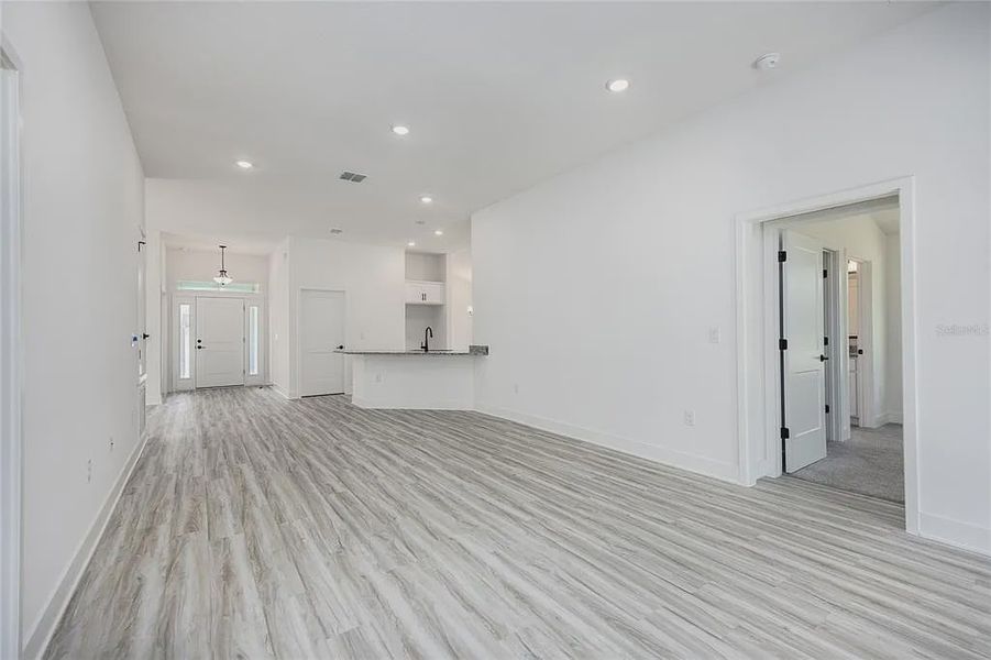 Spacious, unfurnished interior of a new home in Briarwood, Alachua (Image 12).