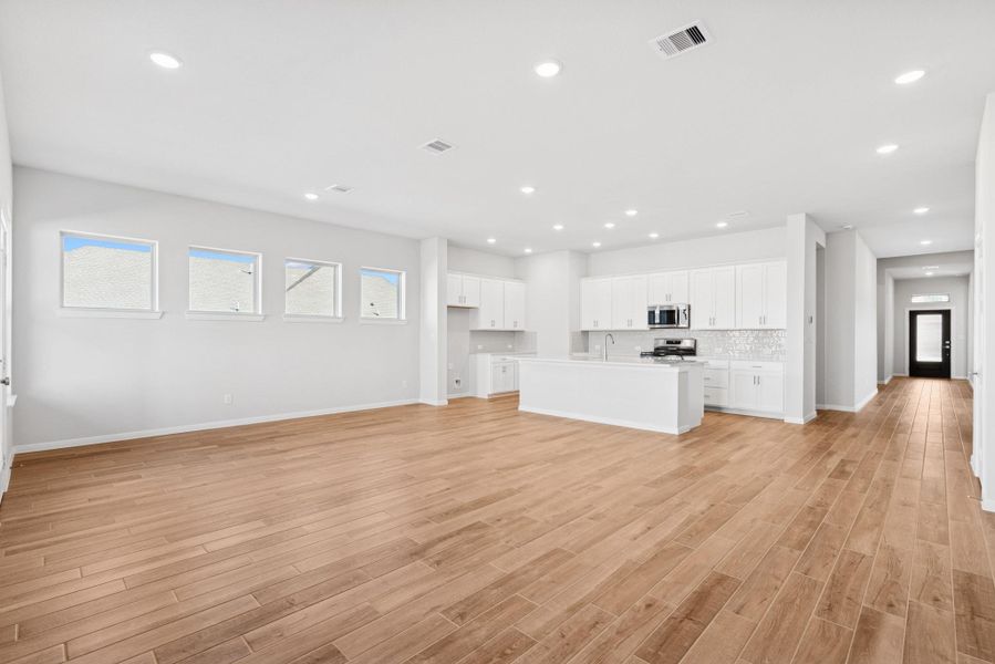 Spacious, unfurnished interior of a new home in Escondido 50' Homesites, Magnolia (Image 18).