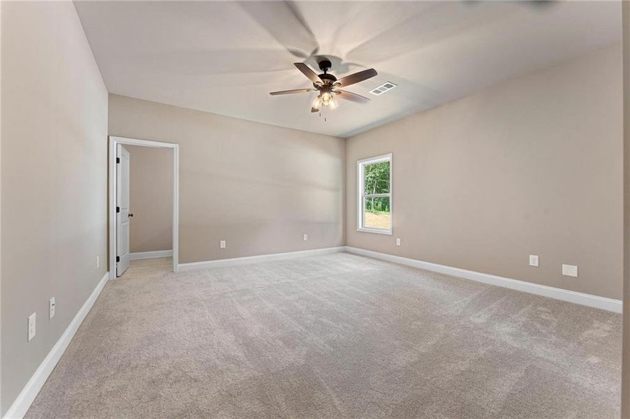 Spacious, unfurnished interior of a new home in , Jefferson (Image 30).