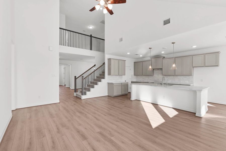 Spacious, unfurnished interior of a new home in Westland Ranch, League City (Image 15).