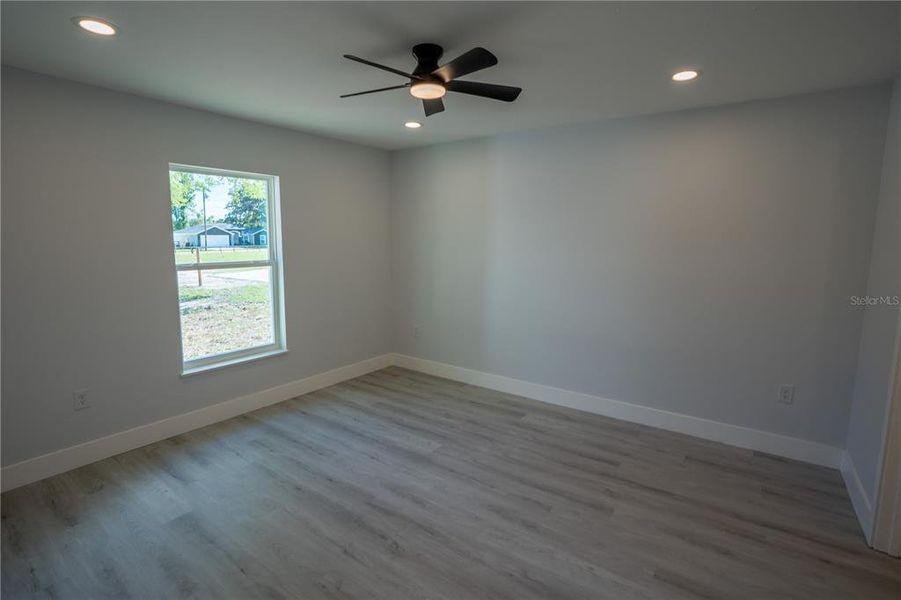 Spacious, unfurnished interior of a new home in , Dunnellon (Image 13).