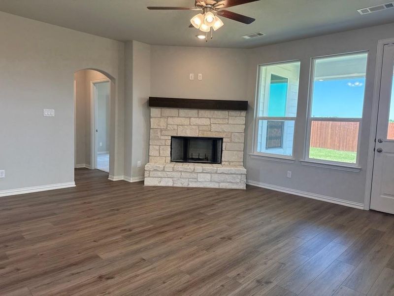 Spacious, unfurnished interior of a new home in Covenant Park, Springtown (Image 8).