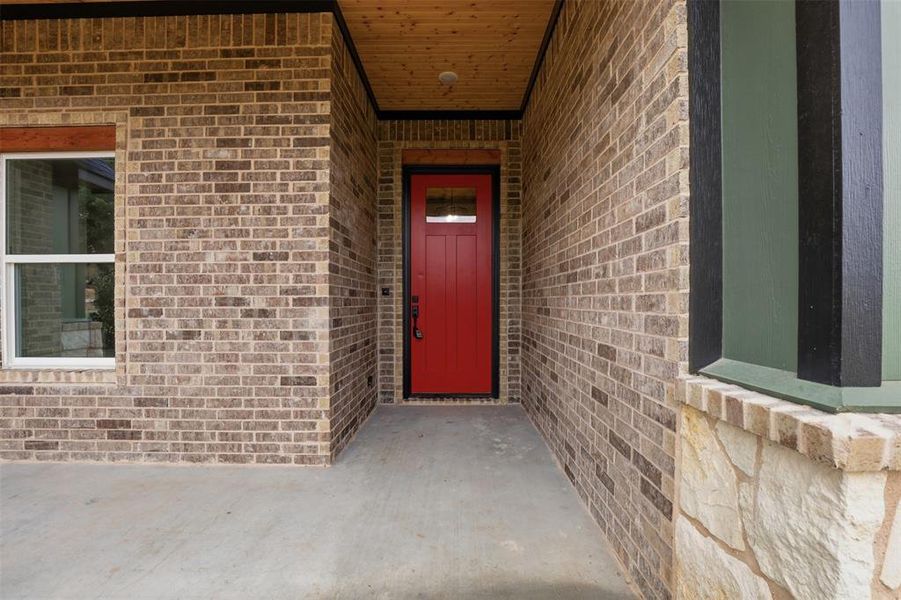 Exterior details and patio area of a home in , Granbury (Image 21).