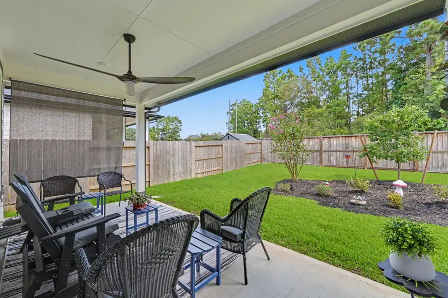17x10 covered patio with new large fan and adjustable shade screen. You'll love quiet evening out here. NO BACK NEIGHBORS! 17x10 covered patio with new large fan and adjustable shade screen. You'll love quiet evening out here. NO BACK NEIGHBORS!