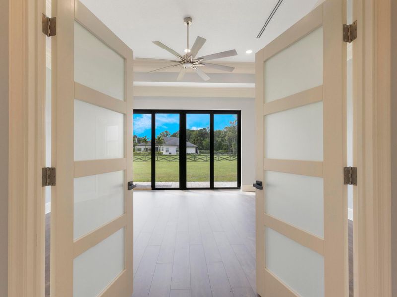 25-primary_bedroom_entrance