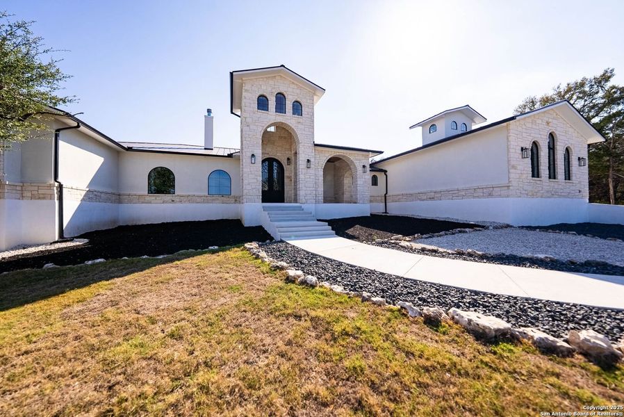 Exterior details and patio area of a home in , New Braunfels (Image 3).