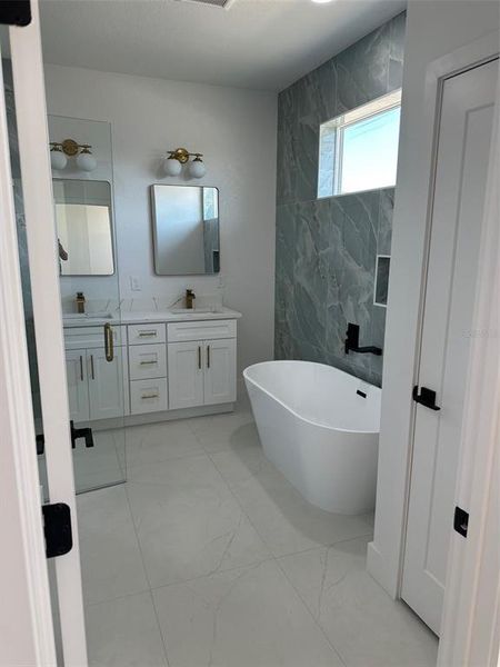 Furnished interior view inside a new home in , Tampa (Image 8).