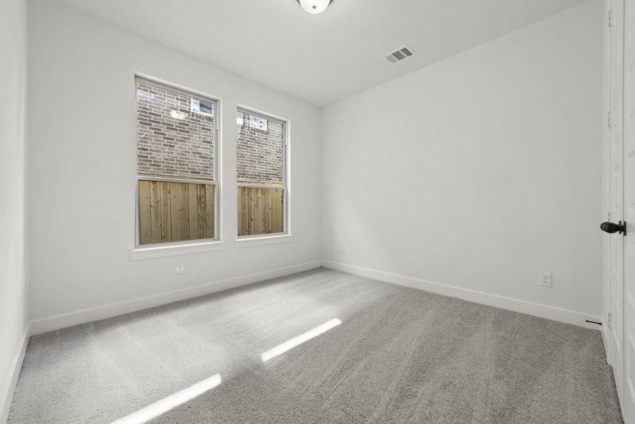 Spacious, unfurnished interior of a new home in Kresston, Montgomery (Image 13).