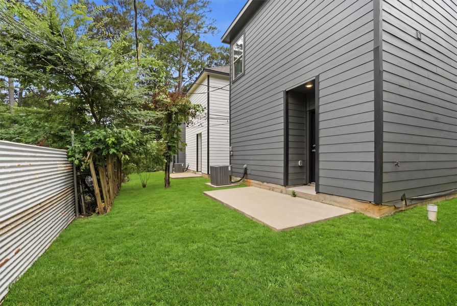 Exterior details and patio area of a home in , Willis (Image 3).