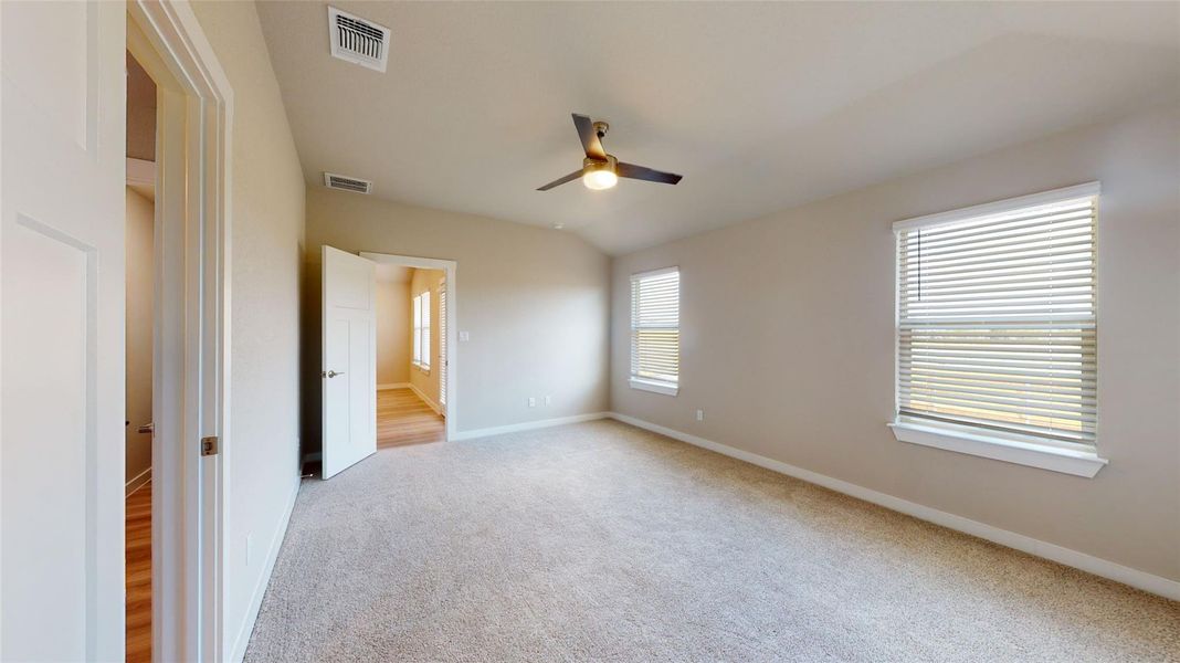 Spacious, unfurnished interior of a new home in Yowell Ranch, Killeen (Image 22).