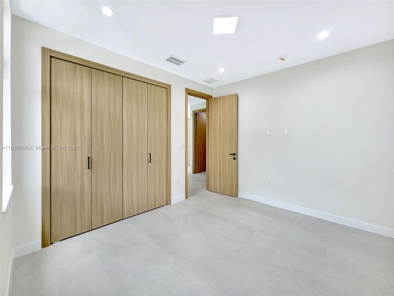 Spacious, unfurnished interior of a new home in , Miami (Image 16).