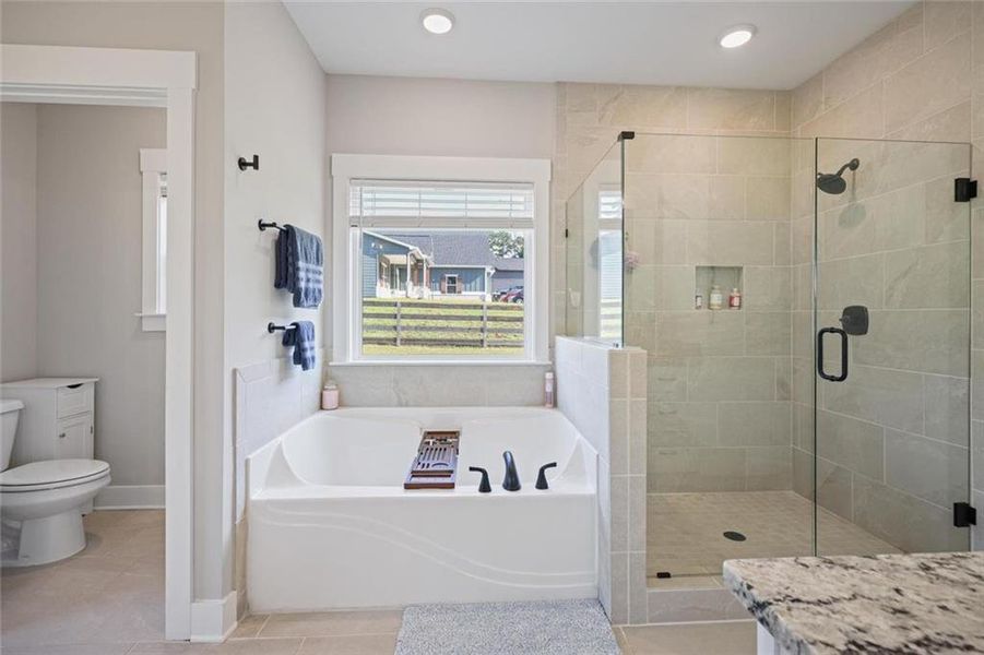 Furnished interior view inside a new home in , Dallas (Image 18).
