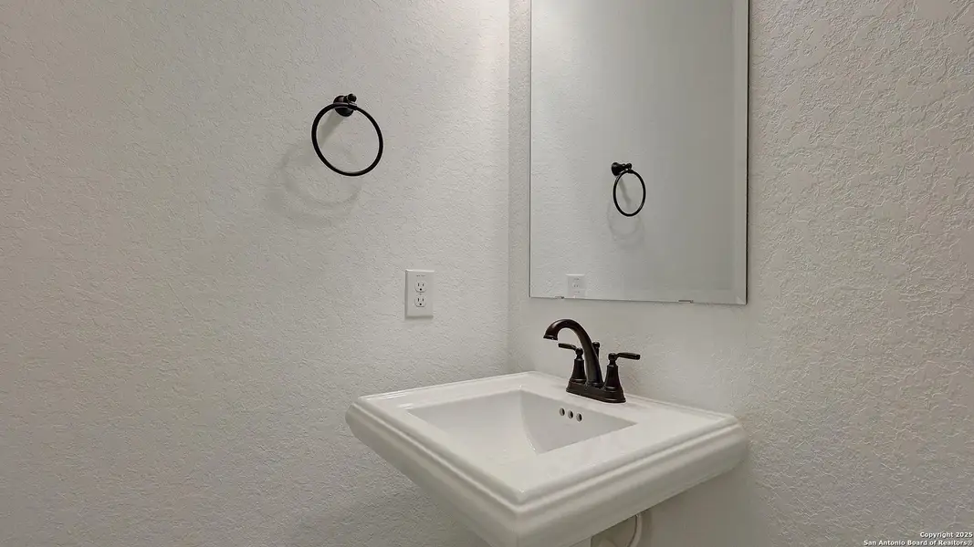 Close-up of interior finishes inside a home in Haby Hill 60', San Antonio (Image 13). Close-up of interior finishes inside a home in Haby Hill 60', San Antonio (Image 13).