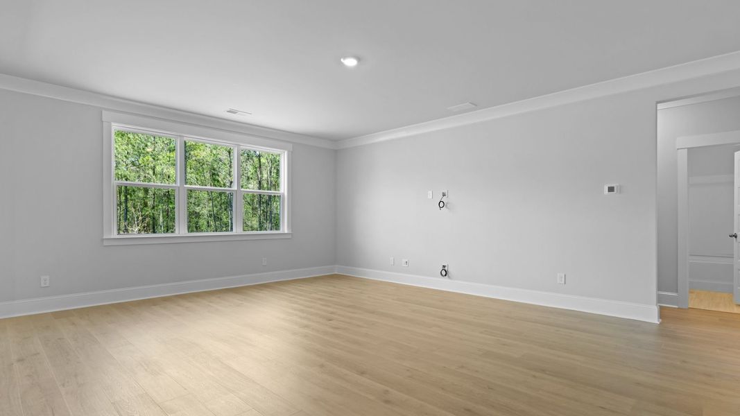 Spacious, unfurnished interior of a new home in Sheep Island, Summerville (Image 25).