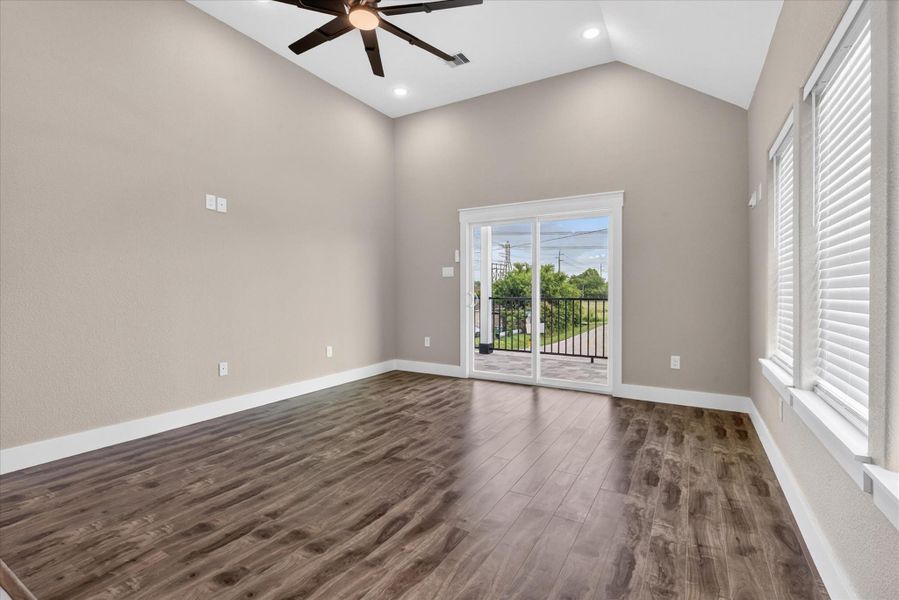 Spacious, unfurnished interior of a new home in , Houston (Image 17).