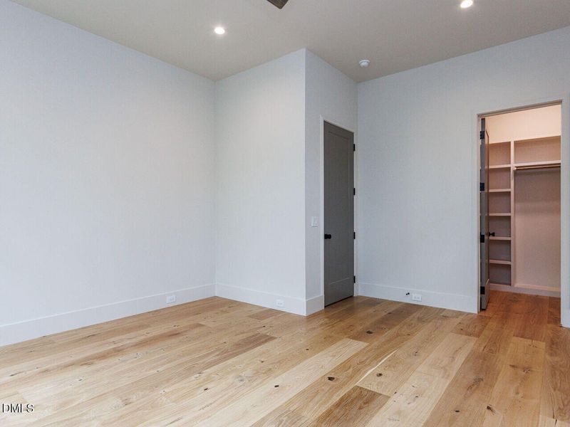 064-1280x960-bedroom