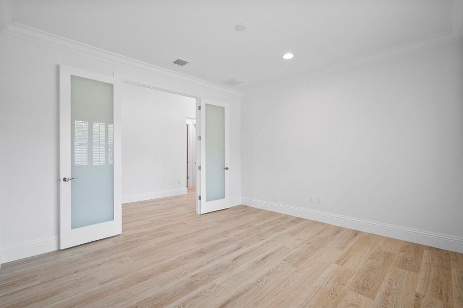 Spacious, unfurnished interior of a new home in Lucaya Pointe, Vero Beach (Image 14).