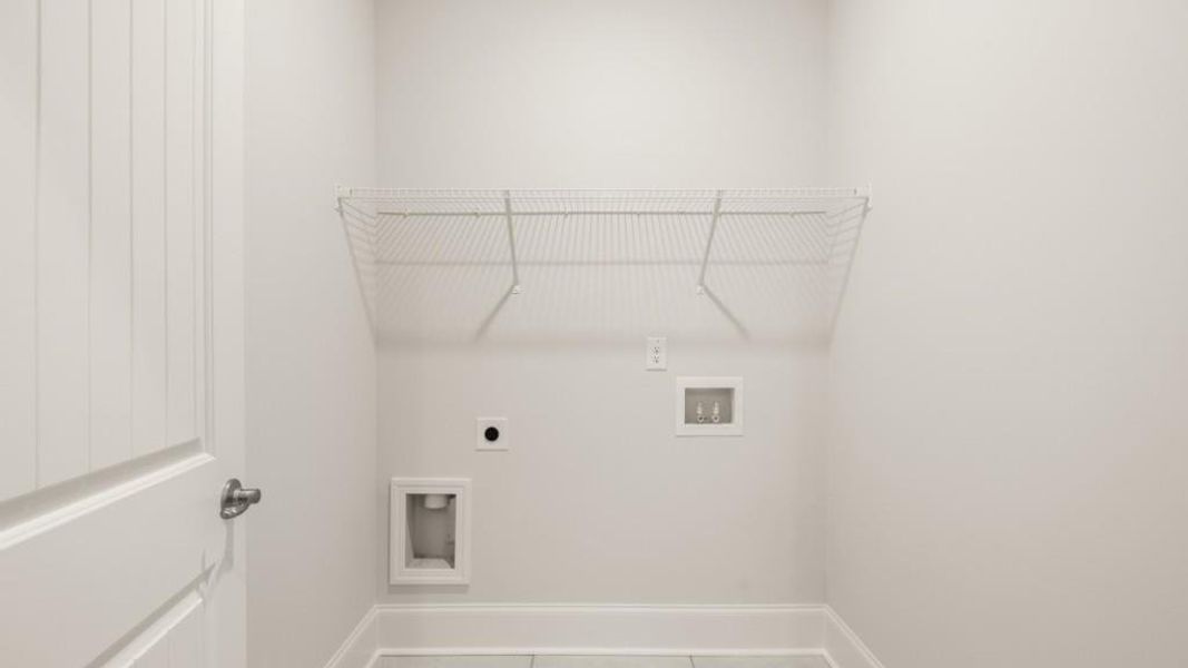 Spacious, unfurnished interior of a new home in Hamptons at Riverwood North, Dallas (Image 28).