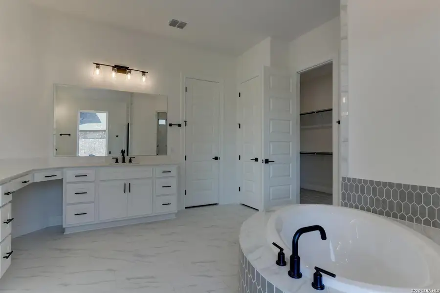Furnished interior view inside a new home in Waldsanger, New Braunfels (Image 4).