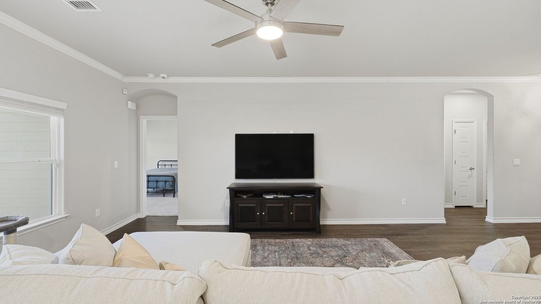 Furnished interior view inside a new home in Legend Pond, New Braunfels (Image 18). Furnished interior view inside a new home in Legend Pond, New Braunfels (Image 18).