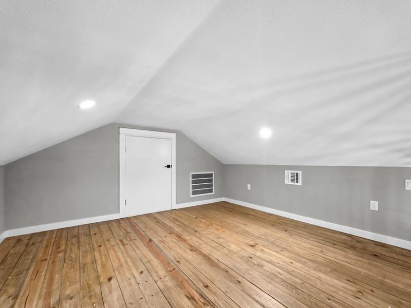 Spacious, unfurnished interior of a new home in , Crystal Beach (Image 25).