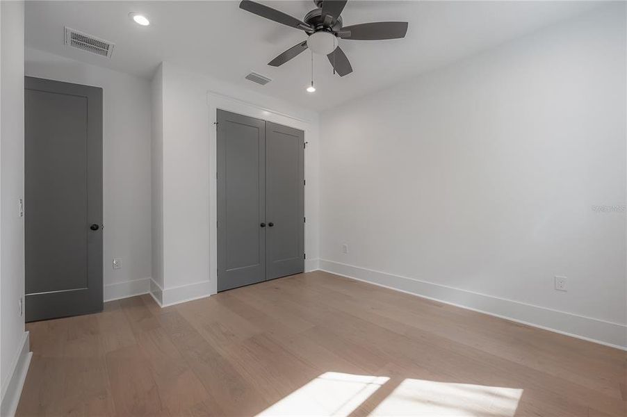Spacious, unfurnished interior of a new home in , Tampa (Image 23).