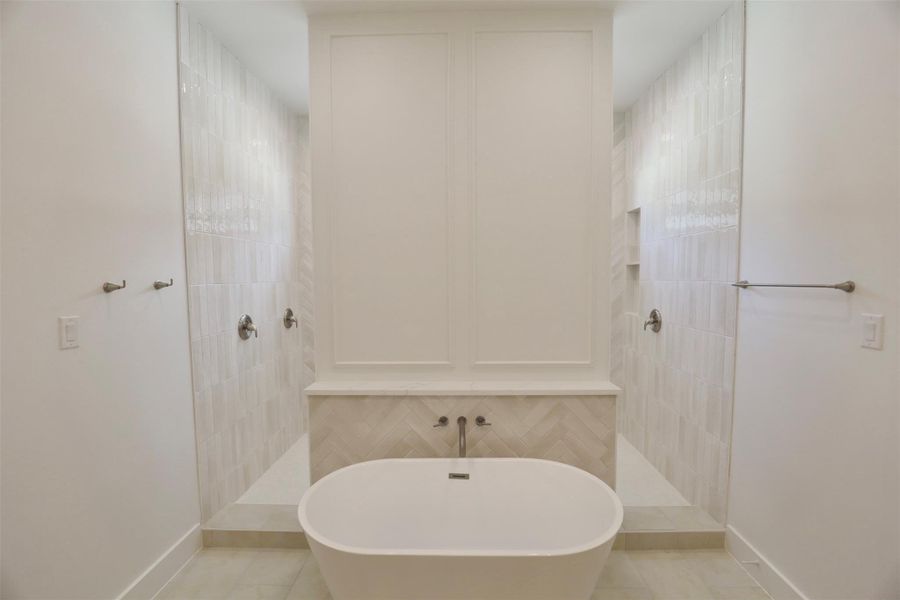 Two access points, each with convenient light switches at the entrance, provide ease of use, complemented by a towel rod on the right and hooks on the left to accommodate every preference Two access points, each with convenient light switches at the entrance, provide ease of use, complemented by a towel rod on the right and hooks on the left to accommodate every preference