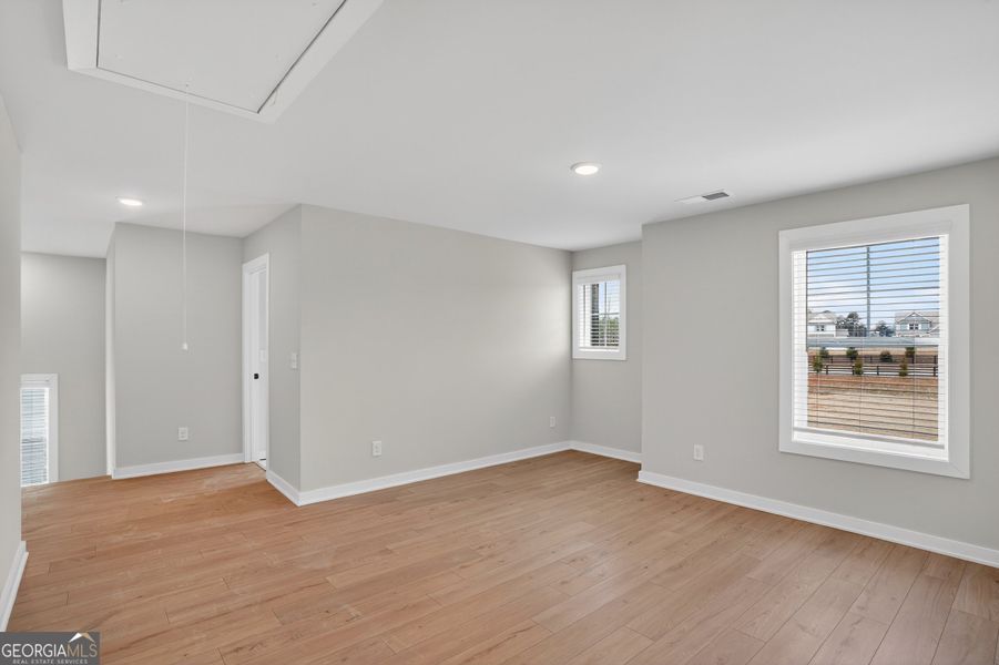 Spacious, unfurnished interior of a new home in The Fairways at Mirror Lake, Villa Rica (Image 27). Spacious, unfurnished interior of a new home in The Fairways at Mirror Lake, Villa Rica (Image 27).