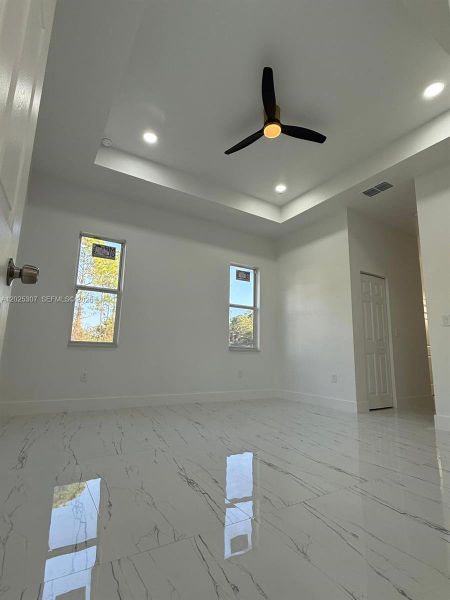 Spacious, unfurnished interior of a new home in , Lehigh Acres (Image 8).