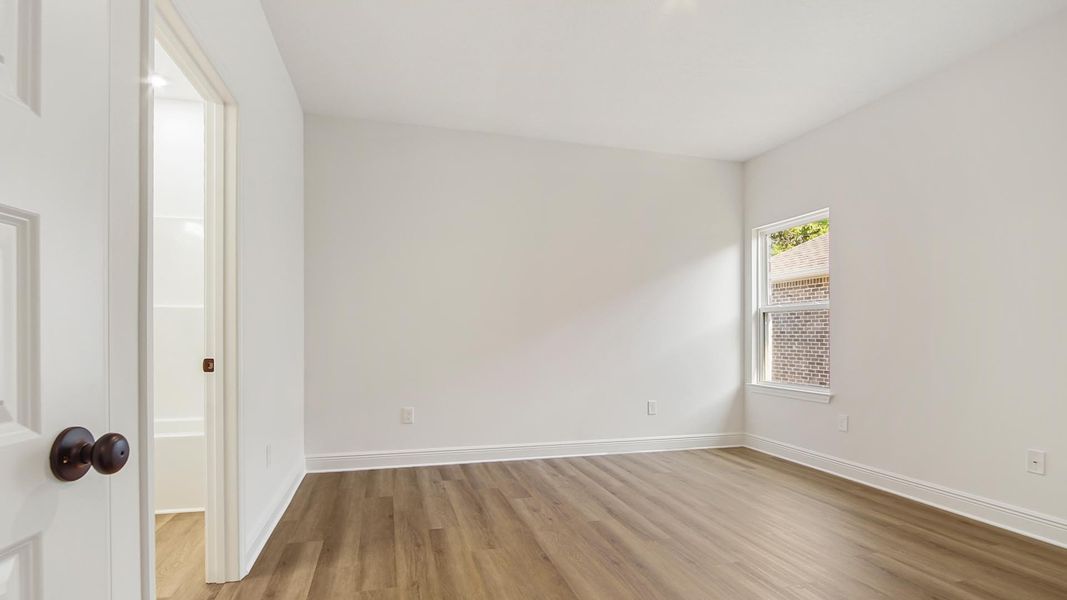 Spacious, unfurnished interior of a new home in Owl's Head Farms, Freeport (Image 36).