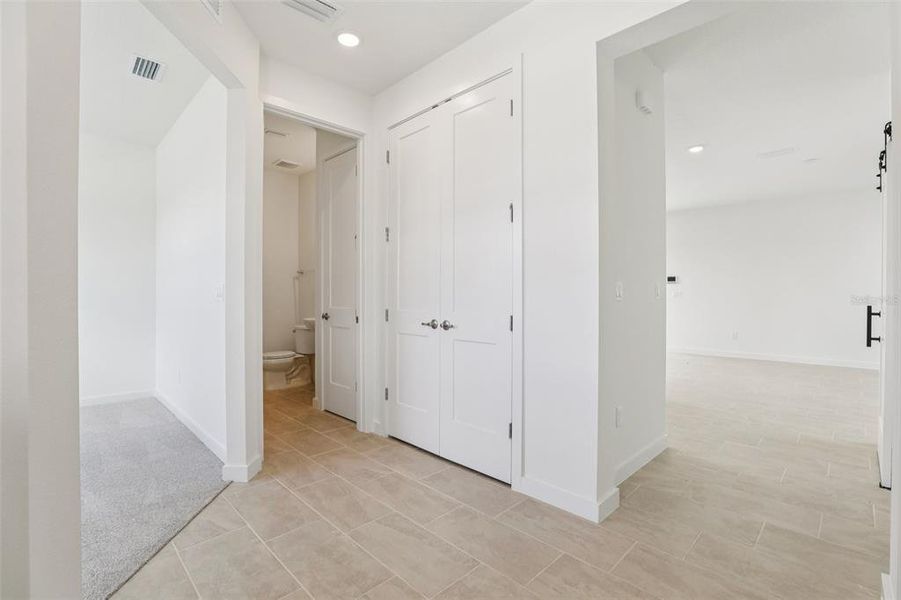 Spacious, unfurnished interior of a new home in Trinity Place, St. Cloud (Image 34).