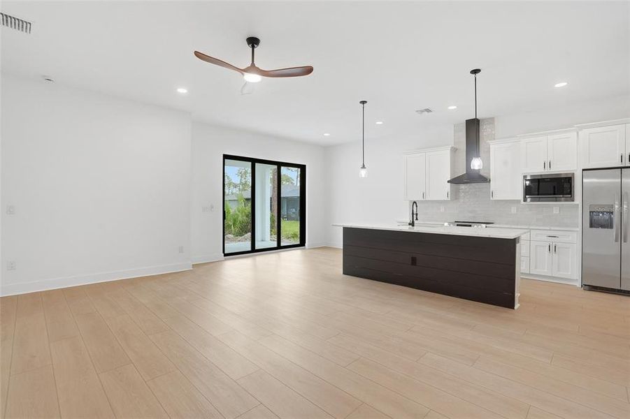 Spacious, unfurnished interior of a new home in , Port Charlotte (Image 15).