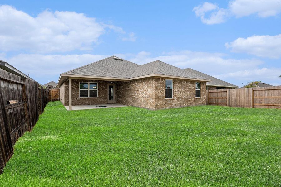 Exterior details and patio area of a home in Lago Mar, Texas City (Image 1). Exterior details and patio area of a home in Lago Mar, Texas City (Image 1).