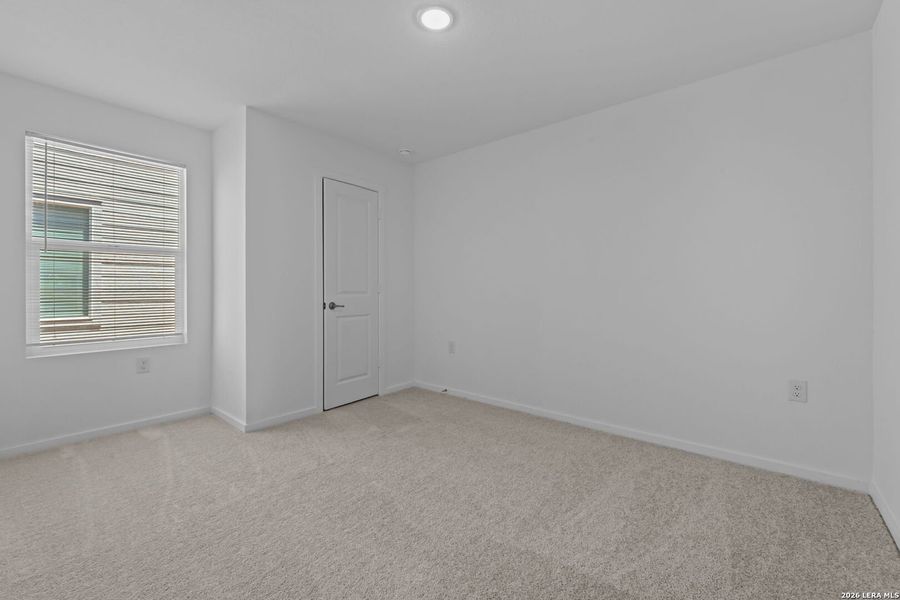 Spacious, unfurnished interior of a new home in Valle Sol, San Antonio (Image 16).