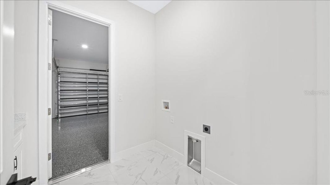 Spacious, unfurnished interior of a new home in , Cape Coral (Image 25).