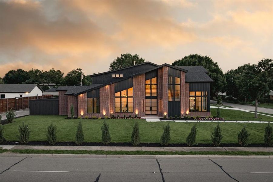Front exterior of a new home in , Dallas, TX, highlighting curb appeal (Image 1). Front exterior of a new home in , Dallas, TX, highlighting curb appeal (Image 1).