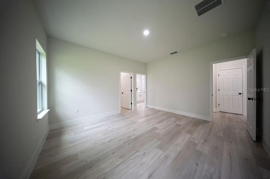 Spacious, unfurnished interior of a new home in , Citrus Springs (Image 28).