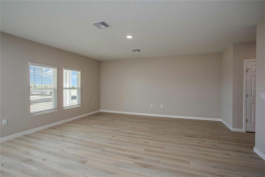 Spacious, unfurnished interior of a new home in Crosswinds, Haines City (Image 9).