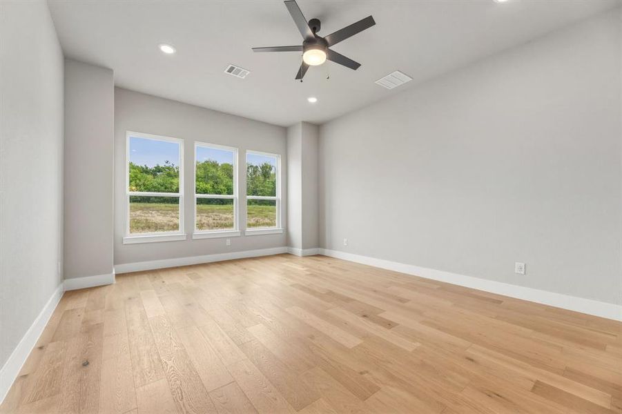 Spacious, unfurnished interior of a new home in Capitol Hill, Anna (Image 22).
