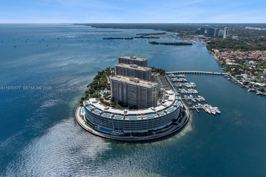 Condo located in Miami, FL showcasing its design and architecture (Image 4).