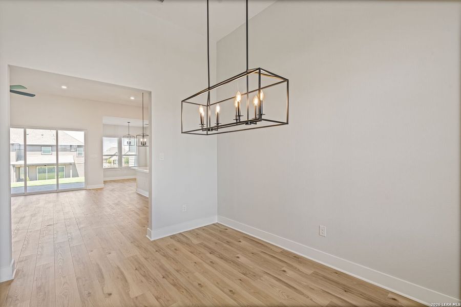 Spacious, unfurnished interior of a new home in Potranco West, Castroville (Image 9).