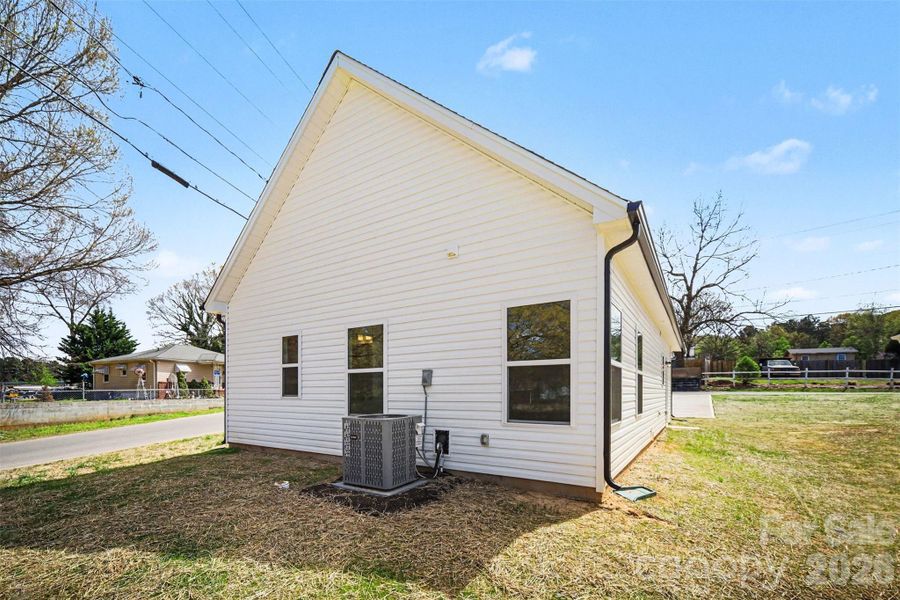 Exterior details and patio area of a home in , Gastonia (Image 4).