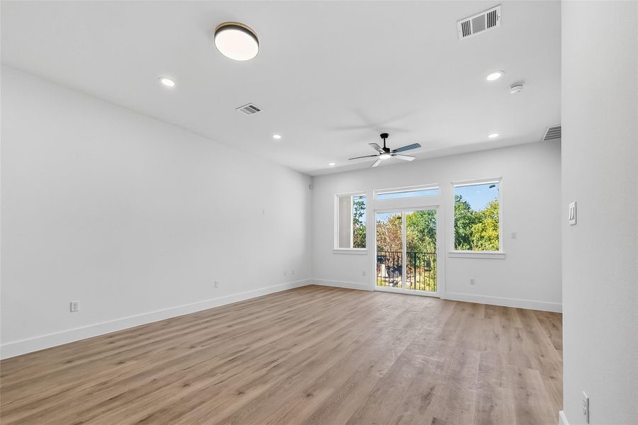 Spacious, unfurnished interior of a new home in , Houston (Image 33).
