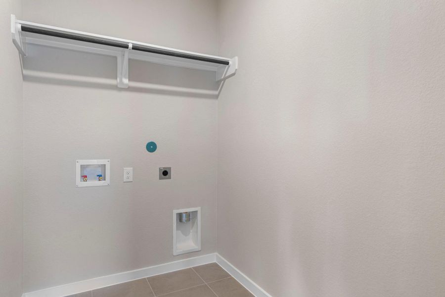 Spacious, unfurnished interior of a new home in River Ranch Trails, Dayton (Image 16).