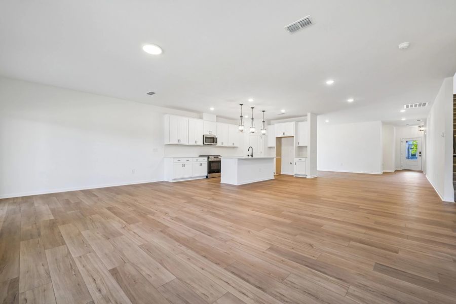 Representative images and renderings are for illustrative purposes. Actual structural options and design finishes of home may vary. Representative images and renderings are for illustrative purposes. Actual structural options and design finishes of home may vary.