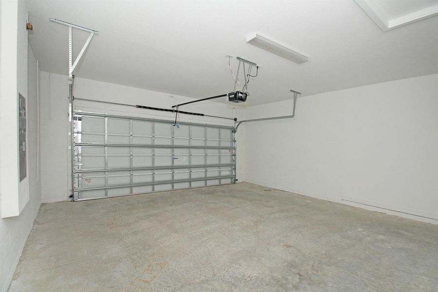 Spacious, unfurnished interior of a new home in , Stuart (Image 14).