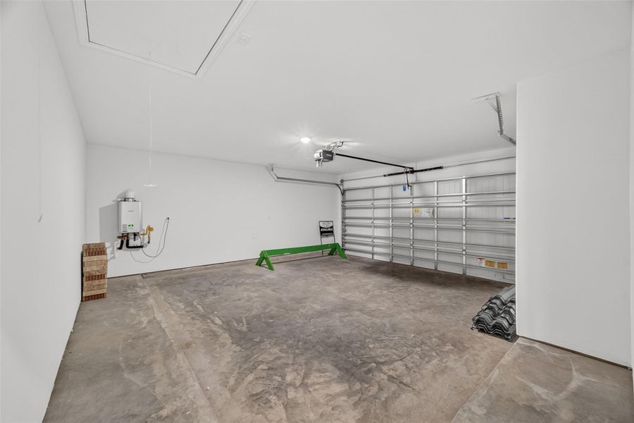 Spacious, unfurnished interior of a new home in Rollingbrook Estates, Baytown (Image 33). Spacious, unfurnished interior of a new home in Rollingbrook Estates, Baytown (Image 33).