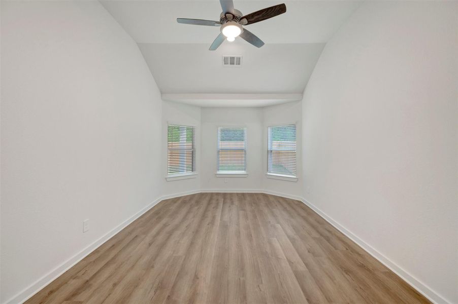 Spacious, unfurnished interior of a new home in Sorella, Tomball (Image 40).