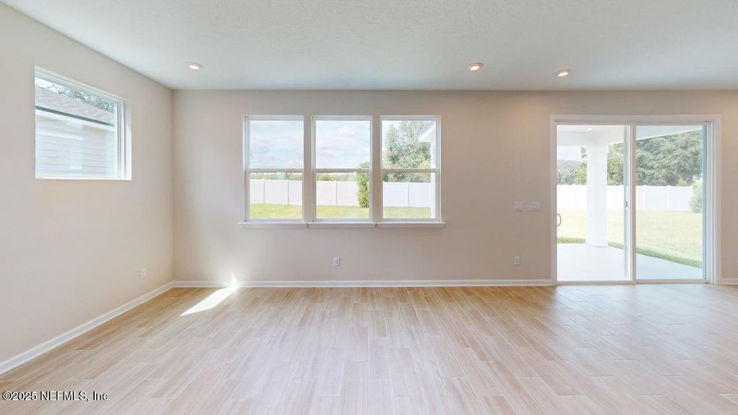 Spacious, unfurnished interior of a new home in Sandridge Hills, Green Cove Springs (Image 11).